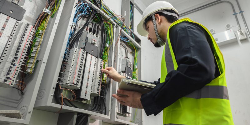 3 Signs You Need a Circuit Breaker Repair